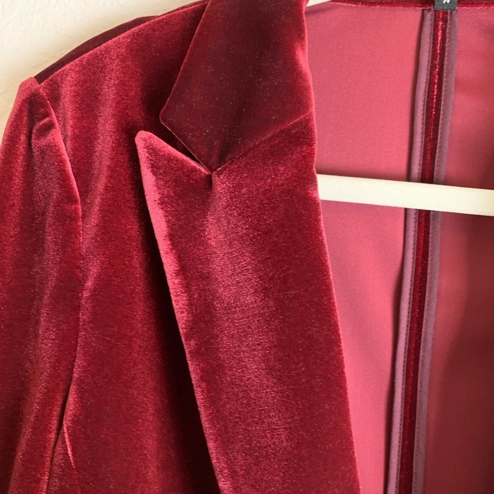 Amanda &. Chelsea Velvet Blazer - Red - Picture 2 of 12